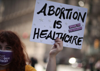 U.S. Federal courtroom delays adoption of healthcare rule on abortion