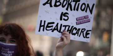 U.S. Federal courtroom delays adoption of healthcare rule on abortion